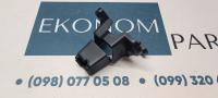 BJS750153 Крепление решетки радиатора правое Mazda 3 2013-2016