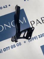 B45A52410A Петля капота правая Mazda 3 2013-2018