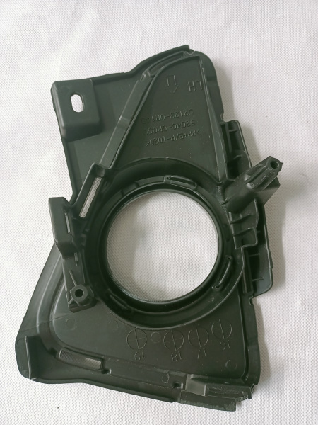 52040-0R020 Рамка противотуманной фары левая  USA Toyota RAV-4 2016-2018