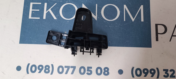 52563-0E030 Крепление заднего бампера (маленькое) левое Toyota Highlander 2020-