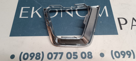 6VQ42TZZAA Хром-накладка заглушки переднего бампера левая Jeep Renegade 2019-