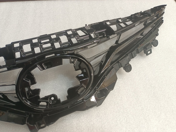 5311106B60 Решетка радиатора Toyota Camry LE, XLE 2021-