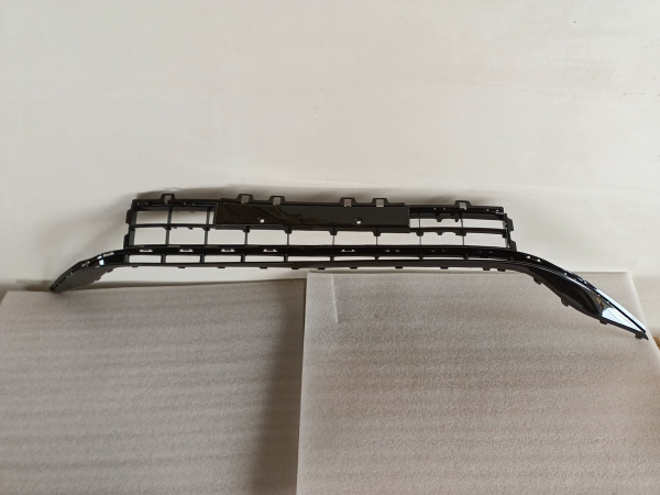 17A853677E9B9 Решетка (губа) переднего бампера Volkswagen Jetta 2023-