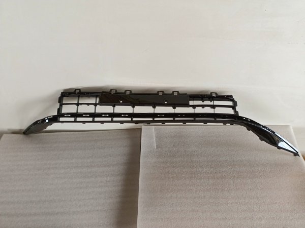17A853677E9B9 Решетка (губа) переднего бампера Volkswagen Jetta 2023-