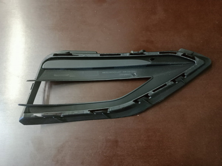 17A-853-665-A-9B9 Рамка противотуманной фары левая Volkswagen Jetta 2019-2020