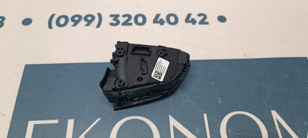 1879685-00-A Кнопка на руле правая Tesla Model 3 2024-