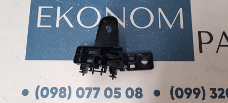 52562-0E030 Крепление заднего бампера (маленькое) правое Toyota Highlander 2020-