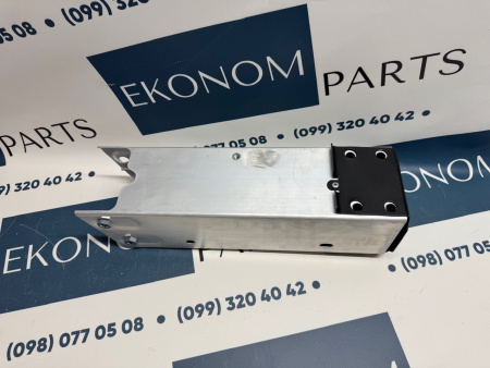 1487462-00-D Пятак переднего усилителя верхний правый Tesla Model Y 2020-2024