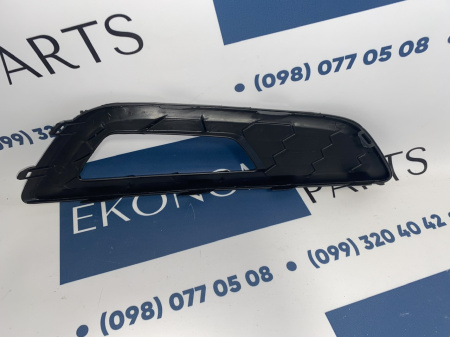 FM5Z-17B814-AB Рамка противотуманной фары левая Ford Focus 2015-2018