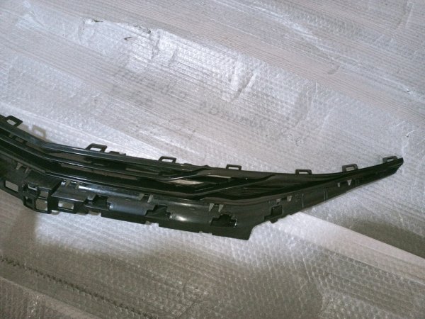 84565839 Решетка радиатора (верх) Chevrolet Malibu 2019-