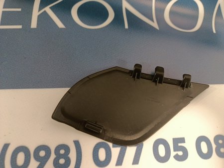 105705600D Заглушка крюка переднего бампера Tesla Model X 2015-2020