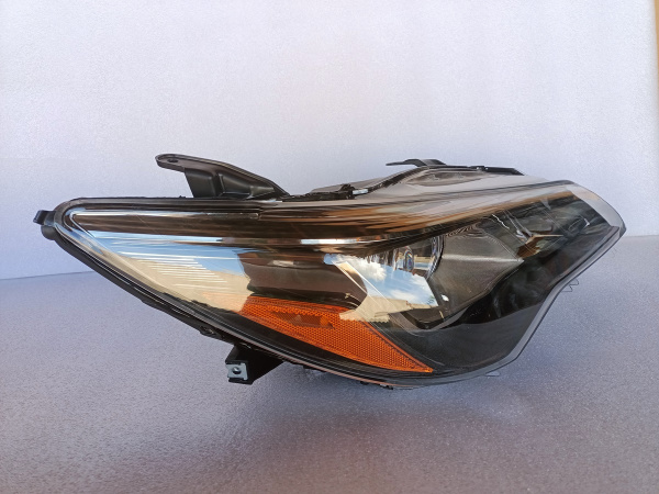 8111006C80 Фара темная SE правая Toyota Camry USA 2015-2017
