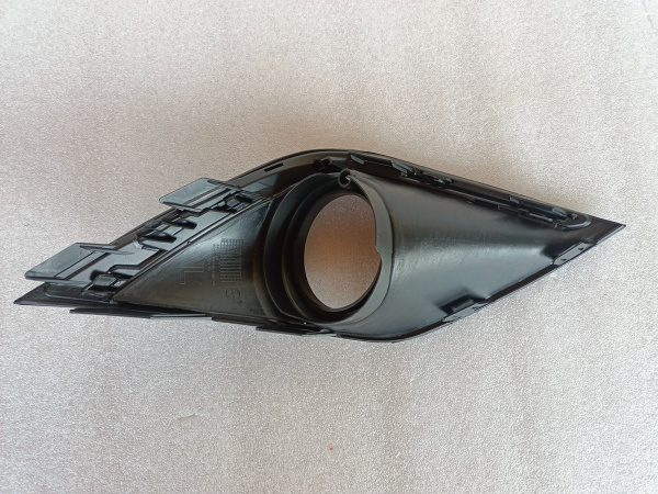 6400J445 Рамка противотуманной фары левая Mitsubishi Outlander 2019-2020