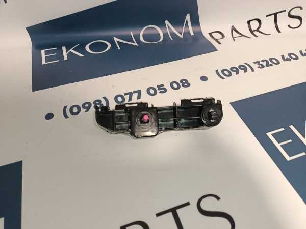 52562-0R050 Крепление заднего бампера левое верхнее Toyota RAV-4 2016-2018