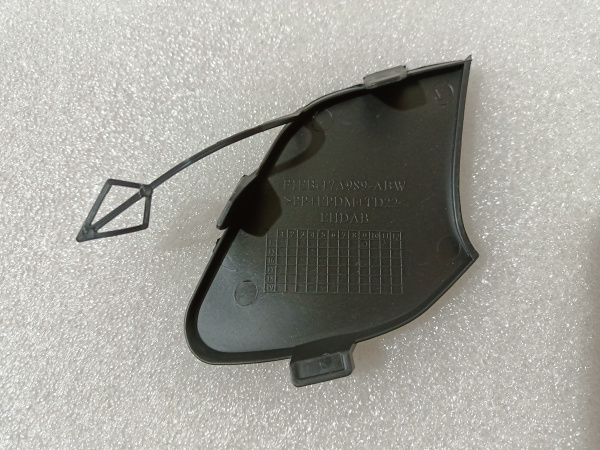 F1EB-17A989-A Заглушка крюка переднего бампера Ford Focus 2015-2018