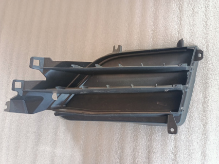 105785100J Решетка (люверс) переднего бампера левая Tesla Model S 2016-2020