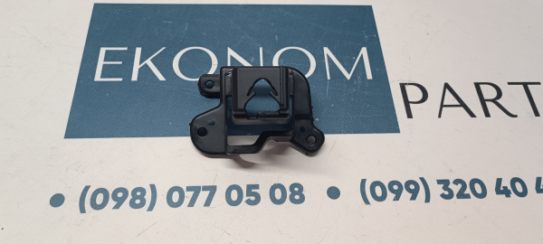 BJS750153 Крепление решетки радиатора правое Mazda 3 2013-2016