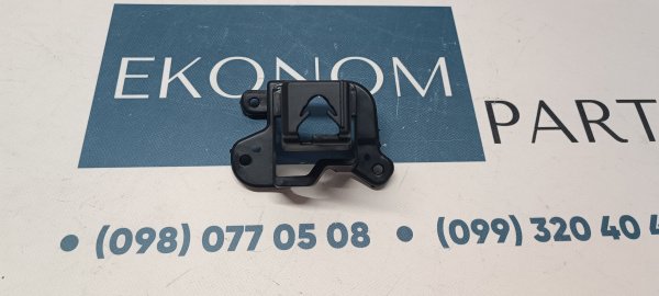 BJS750153 Крепление решетки радиатора правое Mazda 3 2013-2016