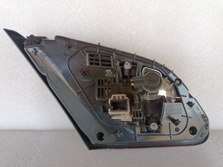 3C8945307AA Фонарь задний внутренний правый Volkswagen Passate CC 2013-2018