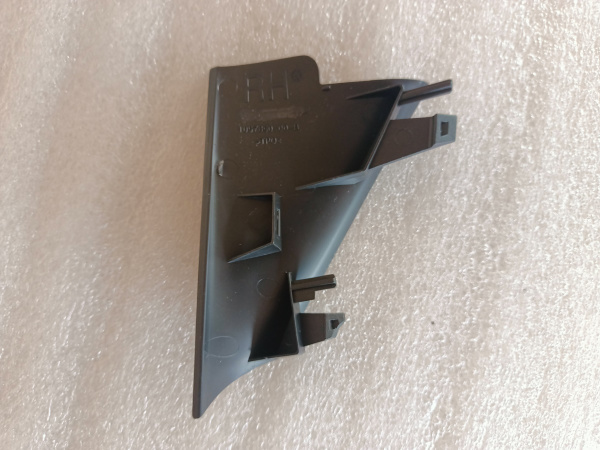 105785000C Заглушка решетки переднего бампера правая Tesla Model S 2016-2020