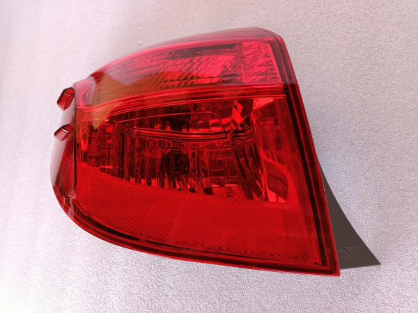 81560-02B10 Фонарь задний наружный левый USA Toyota Corolla SE 2017-2019