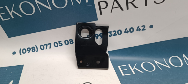 68195879AA Крепление (опора) радиатора нижняя левая Jeep Cherokee 2014-2018