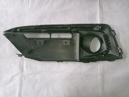 71180-TBA-K50 Рамка противотуманной фары правая Honda Civic 2019-2021