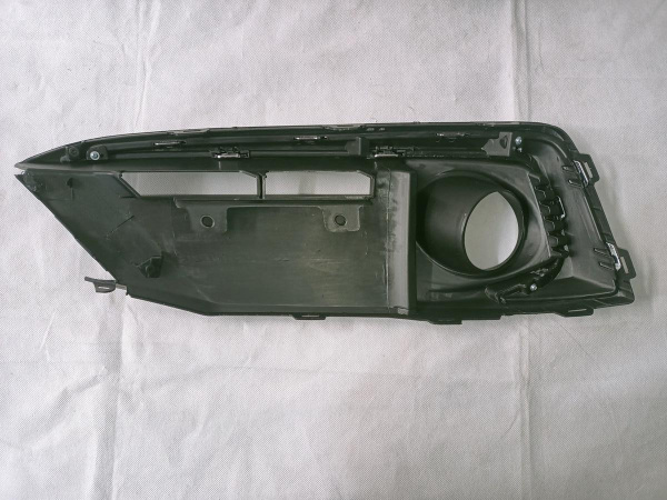 71180-TBA-K50 Рамка противотуманной фары правая Honda Civic 2019-2021