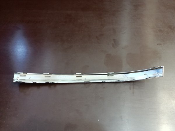 7P68532542ZZ Хром (молдинг) переднего бампера правый Volkswagen Touareg 2015-2018