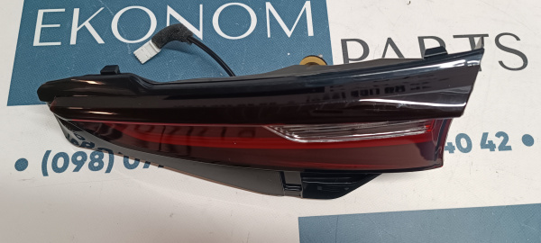 Фонарь в крышку багажника 2 pin правый Mazda CX-30 2019-