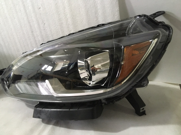 26060-3YU5A Фара левая LED Nissan Sentra 2016-2018