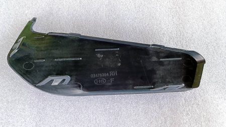 23478394 Заглушка противотуманной фары правая Chevrolet Malibu 2016-2019