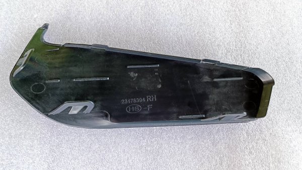 23478394 Заглушка противотуманной фары правая Chevrolet Malibu 2016-2019