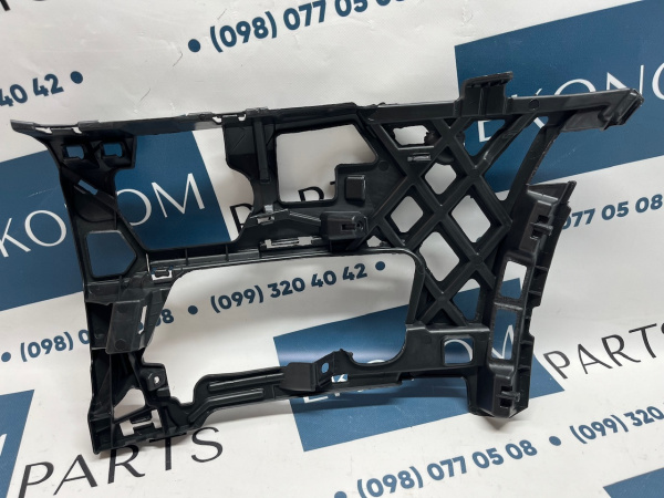 5G0807724D Крепление переднего бампера правое Volkswagen Golf 7 2013-2016