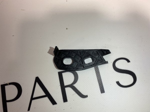 23424576 Крепление переднего бампера верхнее правое Chevrolet Malibu 2016-2019