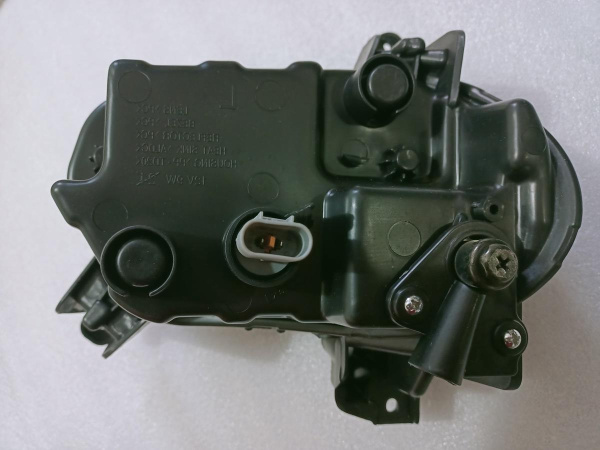 92202-S1000 Противотуманная фара правая Hyundai Santa Fe EU 2019-2020