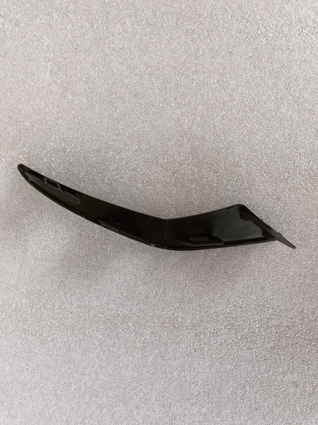 81482-02840 Накладка противотуманной фары левая Toyota Corolla LE 2020-2023