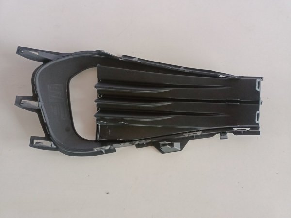 Рамка противотуманной фары правая Volkswagen Jetta 2023-