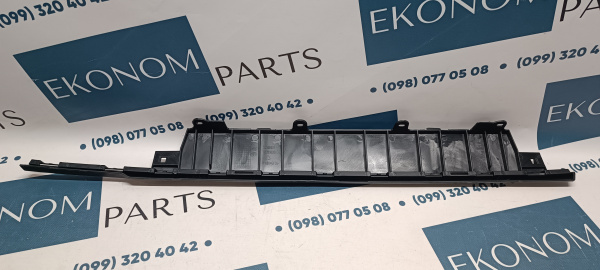 68205093AC Крепление накладки заднего бампера центральное под 1 трубу Jeep Cherokee 2014-2018