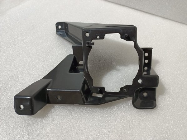 DS7Z-15266-A Крепление (кронштейн) противотуманной фары правое Ford Fusion 2013-2016