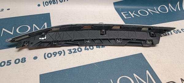 Накладка (молдинг) фары правая Passat B9 2019-