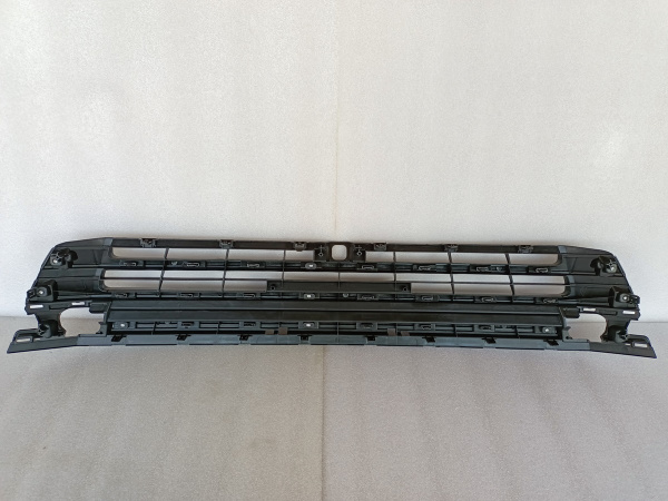 53102-0E090 Решетка переднего бампера под камеру (покрашена под хром) Toyota Highlander 2017-2019