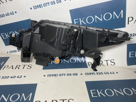8301D640 Фара правая галоген USA Mitsubishi ASX 2020-