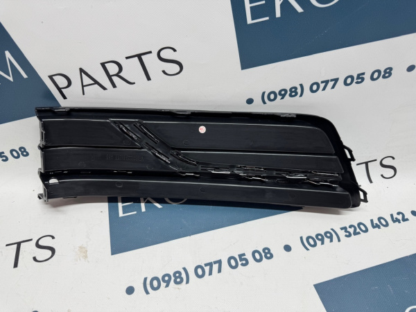 Заглушка противотуманной фары правая USA Volkswagen Passat B8 2016-2018