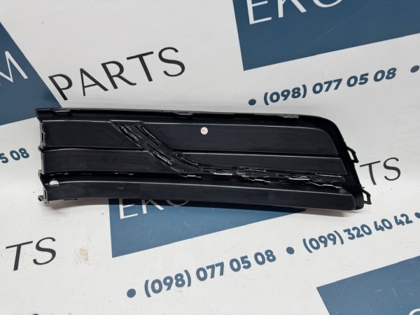 Заглушка противотуманной фары правая USA Volkswagen Passat B8 2016-2018