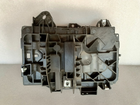 68186053AC Подиум под аккумулятор Jeep Cherokee KL 2014 - 2018