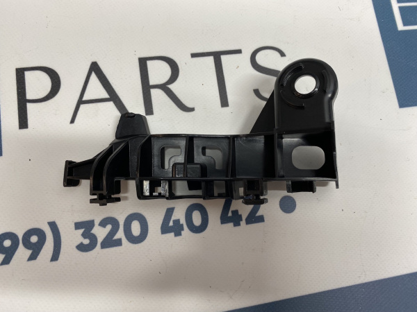 52563-06080 Крепление заднего бампера левое маленькое Toyota Camry 2018-2021