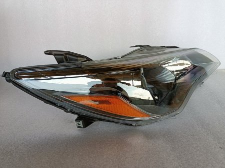 8111006C70 Фара темная LE правая Toyota Camry USA 2015-2017