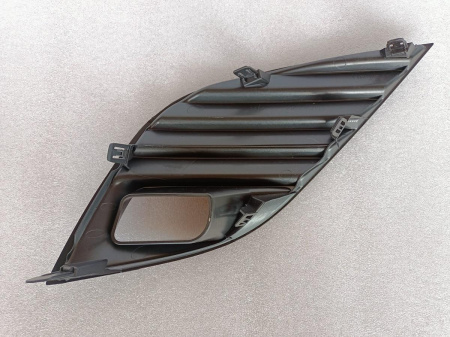 Рамка противотуманной фары левая Toyota Camry 2018-2021