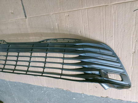5310206100 Решетка бампера (под туманки) Toyota Camry LE EU 2018-2021